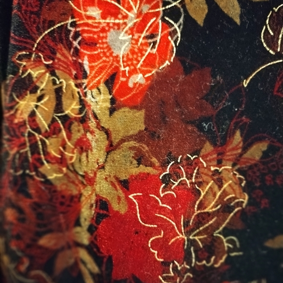 Elegant Velvet Floral Top - Picture 6 of 10